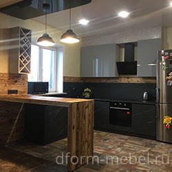 Угловая кухня в современном стиле серая с барной стойкой из массива сосны