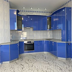 П-образная синяя кухня